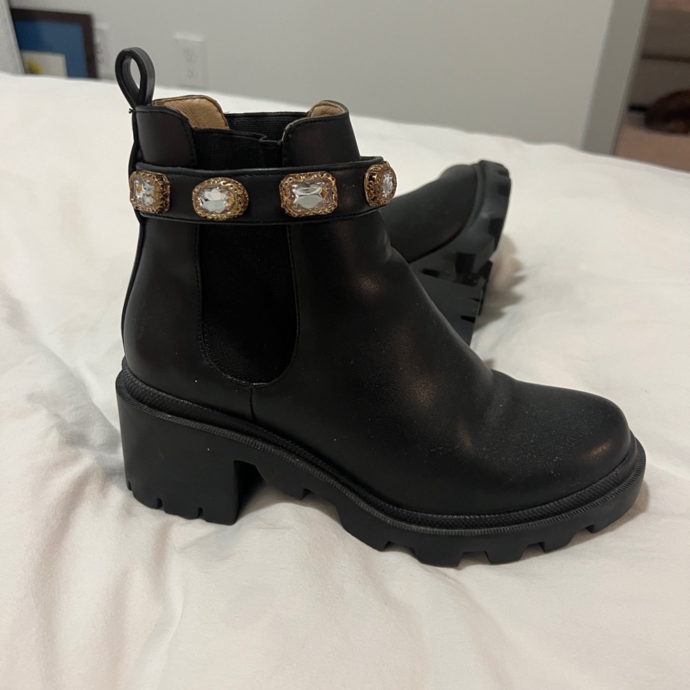 Steven Madden Black studded booties